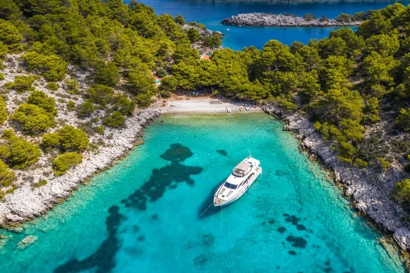 Luggage Freedom — Yacht Villa